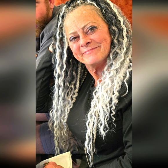 A POSHERS LIFE - Picture 4 of 14